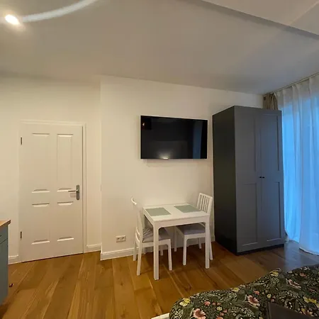 בית הארחה Boutique Luisengruen Kueche 1gbs Wlan Netflix Magentatv קמניץ