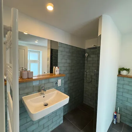 Boutique Luisengruen Kueche 1gbs Wlan Netflix Magentatv בית הארחה