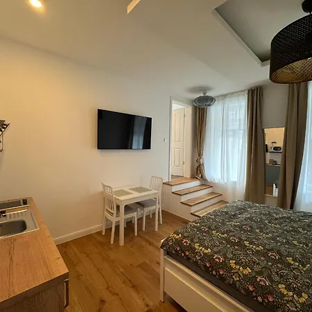 Boutique Luisengruen Kueche 1gbs Wlan Netflix Magentatv קמניץ